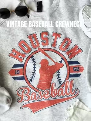 The coziest way to watch baseball ⚾️🤎 @PartyOnShop #baseballseason #vintagecrewneck #baseballstyle #cozystyle #falloutfits