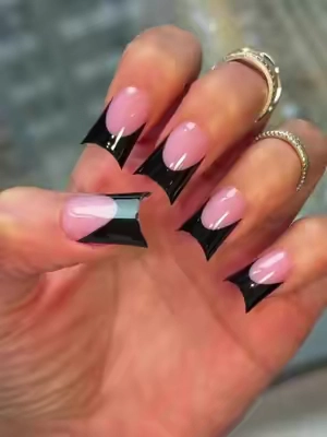 Want that unapologetic baddie look?🖤 Duck nails + black French combo.❤️‍🔥 HL#pressonnails #nailsdesign #nails💅 #ducknails  #summerfinds 