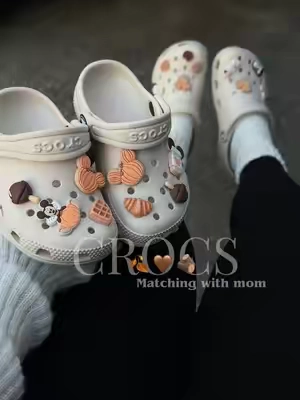 @Crocs for mommy & Mini 🤎  COLOR FRAPPE 🍂 #crocs #fallvibes #crocsforfall #crocsnewarrivals 