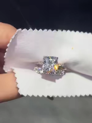 This gives me the wedding ring look without feeling too precious to wear.#rings #engagementring #travelring #giftguide #jewelry 