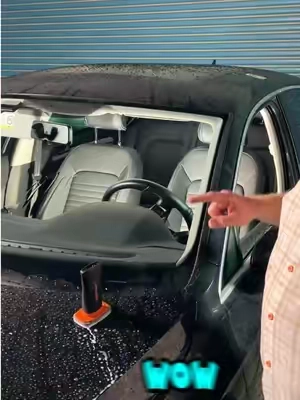 Cleans the windshield and removes all oily residues etc. from it. Also applies to the interior.  #car #carcleaning #autodetailing #Windshield #tiktok 