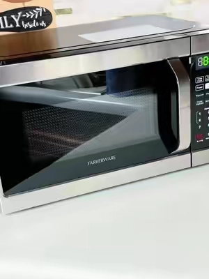 #microwave #microondas #kitchen #TikTokshopbacktoschool @QVC, Inc microondas perfecto para ahorra espacio con 700 watts de potencia y 6 modos automáticos 👌