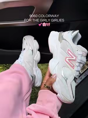 A must 🎀💕 @Fly Kicks #flykicks #newbalanceshoes #TikTokshopbacktoschool #pinksneakers 