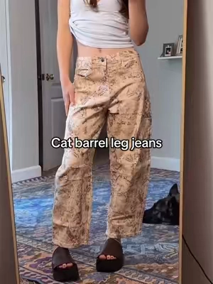 As a dog & cat mom I feel like getting cat themed items is such a cat mom thing that dog moms don’t usually do #catmom #catclothes #barreljeans #jeans #falloutfits 