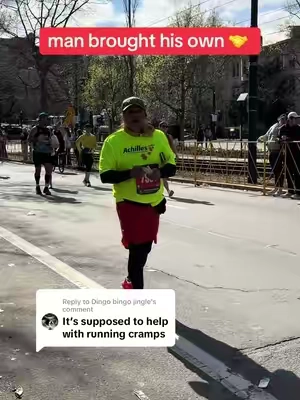 Replying to @Dingo bingo jingle respect to this guy for bringing his own 🤝 #saltstick #electrolytes #marathon #Running #runningtips 