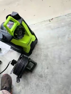 This little SKIL screwdriver is way handier than I expected. 🔥👇 #SKILScrewdriver #ElectricScrewdriver #CordlessScrewdriver #RechargeableScrewdriver #PowerTools @SKIL 