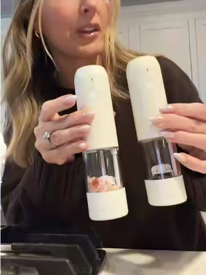 Replying to @Craig Every kitchen needs a set of these! Rechargeable, super impressive battery life, one touch button and so many color options to match your kitchen✨🧂#saltandpepper #peppergrinder #kitchengadgets #kitchenessentials #kitchenorganization 