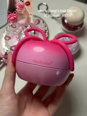 omg Wonyoung cherry hair brush is on tts!! It used to be so hard to get this (only in japan before) GET IT GIRLYY  #medicube #wonyoung #glasshair  @medicube US Store 