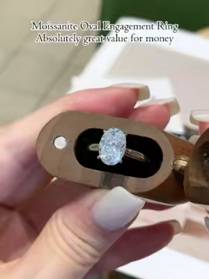 Moissanite Oval Engagement Ring💍Absolutely great value for money💎✨#ring #moissanitering #ovalring #ovalcut #engagement #engagementring #ovalengagementring #moissanite #delzzad #waterproofjewelry #jewelry #giftideas #2026 #viral #delzzadjewelry #nontarnishjewelry #beautiful #luxury #affordable #diamond #diamondtester #TikTokshopbacktoschool