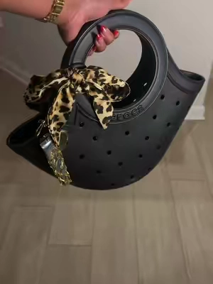 Replying to @gallery.de.eve Croc Tote #crocs #crocsnewarrivals 