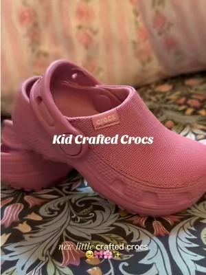 How freakin perfect is this pink?! 😍 she may need the floral ones too! And the material is very durable, wipes off easily 🙏🏻 #crocs #kidcrocs #girlmom #clogs #toddlermom  