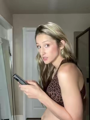 Posture is something we all need to improve w our stupid phones #posturebra #neckpain 