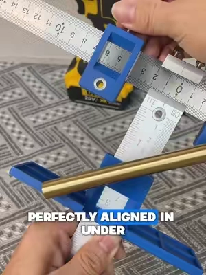 🔥¡Jaladeras perfectamente alineadas en segundos! Sin medir, sin errores y sin estrés 🛠️✨ Esta plantilla ajustable es el arma secreta de todo DIY. ¡Pícale al carrito naranja antes de que se acabe el descuento de hoy! 🛒💨 #TikTokMadeMeBuyIt #HerramientasDIY #MejorasParaElHogar #Carpinteria #TikTokShopFinds 