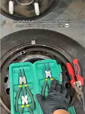Deja de perder tiempo buscando snap rings que salen volando o se resbalan mientras los quitas. Este set de 4 pinzas de 7 pulgadas, con puntas rectas y curvas, ayuda a controlar seguros internos y externos durante la instalación y extracción. Incluye estuche para mantener todo organizado.snap ring pliers, circlip pliers, internal external snap ring tool, retaining ring pliers, automotive repair tools#DealsForYouDays #SummerVibes #MechanicTools #AutoRepair #DIYTools