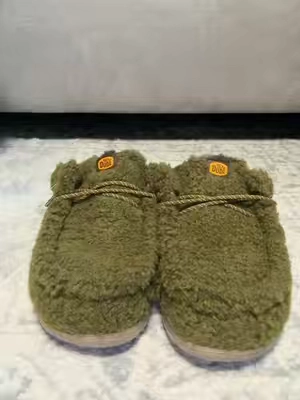 The best slippers are back in stock and better than ever! 🔥 #tiktokshopcreatorpicks #TikTokshopbacktoschool #heydudeshoes #WendyWallySlipper #HEYDUDE @HeyDude 