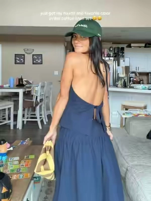 5’0”, 100lbs wearing size xsmall 