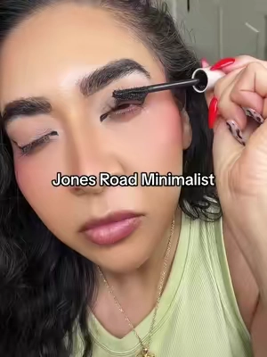 #jonesroad #mascarareview #TikTokshopbacktoschool #noclumps #lengtheningmascara 