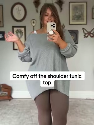 The perfect throw on and go lazy top that looks so cute every time #curvyfashion #plussizefashion #comfyoutfit #falloutfitinspo #leggingsoutfit 