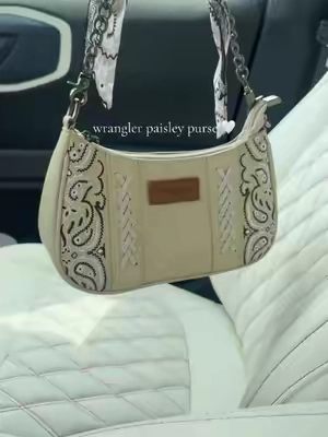 the perfect little wrangler purse 🫶 #wrangler #shoulderbag #purse #wranglerpurse #westernfashion 