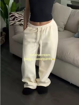 the fit & color of these baggy sweatpants >>>  #baggysweatpants #sweatpants #TikTokshopbacktoschool 