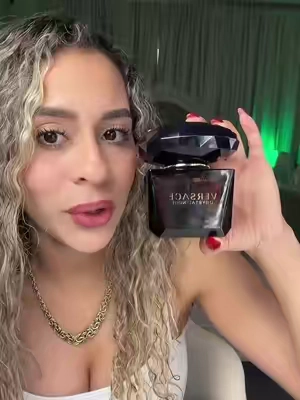 Respuesta a @Aliss 🌵🔥 #tiktokshopcreatorpicks #perfumedemujer #versace#crystalnoirversace  @Fragrant Villa 