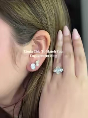 Obsessed with these stud earrings like hello so chic #jewelrytok #earrings #tts #girlythings #fyp 