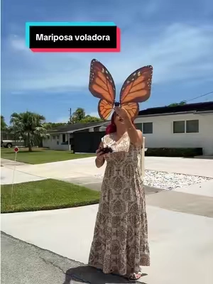 Vuela, bate sus alas y la controlas con control remoto. Y encima puedes escoger entre varios diseños de mariposas. Esto está demasiado cool para usarlo al aire libre. 🦋✨ #butterfly#flyingbutterfly#kidstoy#TikTokShopCreatorPicks#kidsgift 