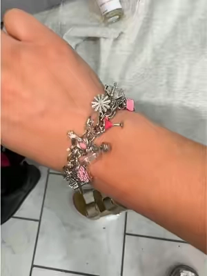 Si te gustan las pulseras con charm 🙌 #accessories #bracelet @pandacharms 