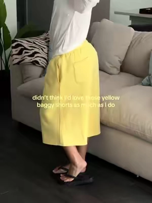 the most flattering baggy shorts! loveee this yellow color wearing size M  #baggyshorts #sweatshorts 