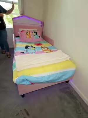 Si estás buscando una camita bonita para la recámara de tu niña, mira esta 😍💕 El color rosa, las luces LED y ese diseño están preciosos. Perfecta para darle un toque súper lindo a su espacio! #twinbed #kidsbed #momlife #TikTokshopbacktoschool #TikTokShopBlackFriday 