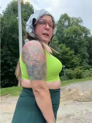 Not sure why nobody compares the viral jelly bra to a regular bra so here ya go. 🫠 I wasn’t a believer myself until I wore it all day to work and literally forgot that I had it on.  #wirelessbra #jellybra #liftingbra #vertvie  #TikTokshopbacktoschool  @vertvie_adrienne 
