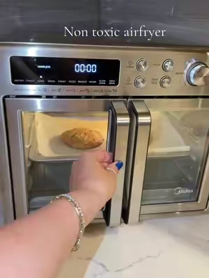 @Midea-US The Midea French Door Air Fryer makes everyday cooking easier with its spacious countertop design, convenient French doors, and multiple cooking functions. Perfect for quick family meals, crispy snacks, reheating leftovers, and more! 🍗✨ #MideaAirFryer #FrenchDoorAirFryer #AirFryerOven #sohochic  #TikTokshopbacktoschool 