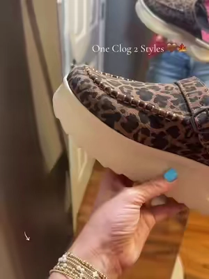 The cutest fall transition clog 🍂 