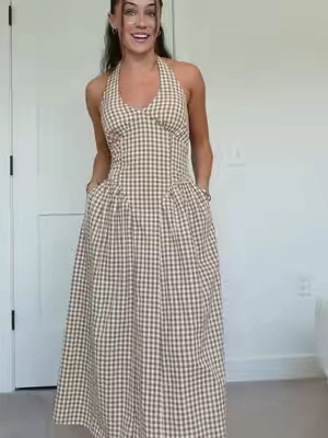The waistline on this dress is so flattering!⏳ #ginghamdress #halterdress #datenightdress #bougieonabudget #womensdresses 