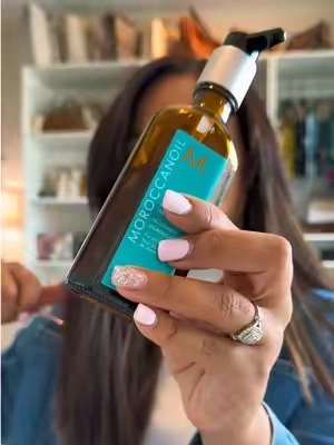 La divided el Brillo y el plot tan delicioso que deja @Moroccanoil #hairbeauty #womanbeauty 