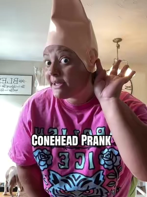 Full circle moment- or should I say cone😂 #familyprank #conehead #funnycostumes #prank 