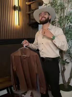 El combo de 2 ya disponible!! Chulada de camisas! #hombres #camisasparahombre #outfitvaquero #ropaparahombre #camisas 