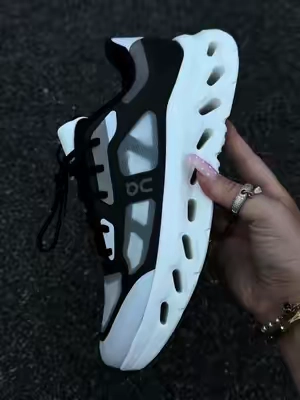 Omg guys these are worth the hype 😵 #oncloud #fyp #blowthisup #TikTokshopbacktoschool #comfort 
