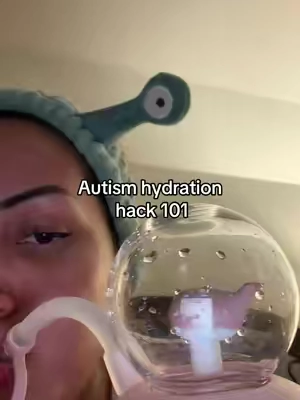 All I had to do was make it fun. That was it. 😭👏🏼 #hydrationtips #creatorsearchinsights #whalecup #autism #austimhacks @COMO BEBE 