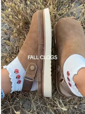 the clogs that go with every outfit and are a fraction of the name brand 😍🍂🧸🤎 they run tts and the quality is sooo good  @EVELLYHOOTD US  #fallclogs #fallshoes #womensclogs #fallstyle #suedeclogs 