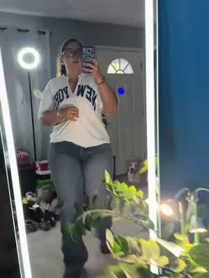 Love a good graphic tee #womensfashion #plussizefashion #oversized #graphictee @Fashion Nova 