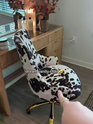 I AM OBSESSED 🐄🤠 #officechair #crisscrosschair #vanitychair #cowprintchair #rollingchair 