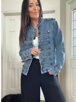 Okay this denim jacket is SO GOOD! Soft. All that pizzazz. The pockets were a must! 