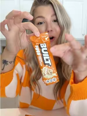 Pumpkin + cookie chunks + Built?! IM OBSESSED 🎃✨ #BuiltBar #PumpkinFlavor #ProteinSnacks