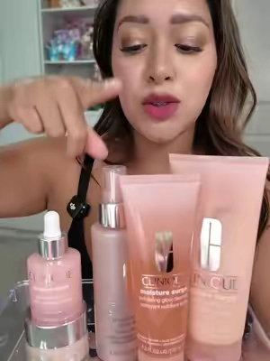 This bundle is sooo good! #clinique #cliniquepartner #cliniquemoisturesurge #moisturesurge #cliniqueskincare 