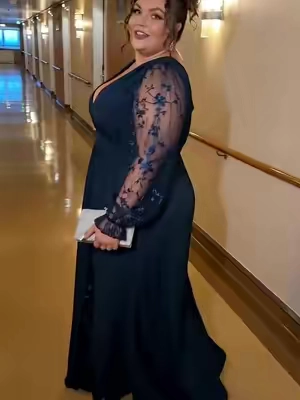 “The sleeve details though… I’m obsessed. 💙” #bodypositivity #PlusSizeFashion  #FashionTikTok #sohochic  #TikTokshopbacktoschool