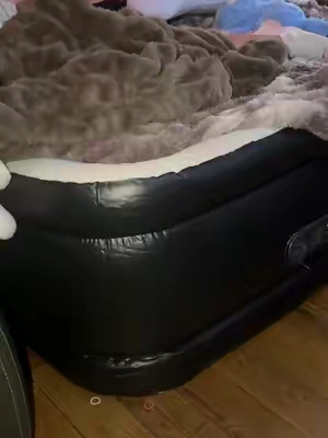 If you have holiday guests coming, get the air mattress situation figured out BEFORE someone ends up sleeping on your couch #airmattressbed #guestbedroom 