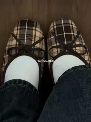 #preppystyle #balletflats  #girlyaesthetic #fashioninspo #backtoschool 
