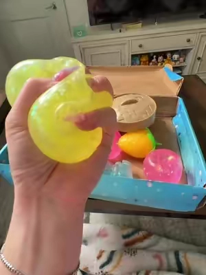 Such a cute squishy box and it even comes with a dumpling!! 