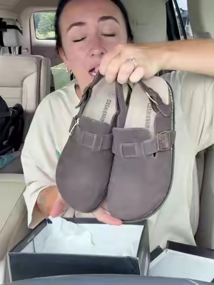 the shoes I’ll be wearing all fall/winter ☕️🕯️🤎🍂🧸 #fallaesthetic #cozyseason #fallshoes #fallfashioninspo #fallclogs 